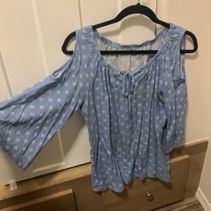 Wrangler shoulder cut out top, size small